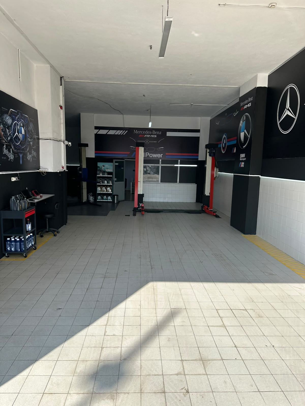 Üç Yıldızlar özel servis atölyesinin genel görünümü